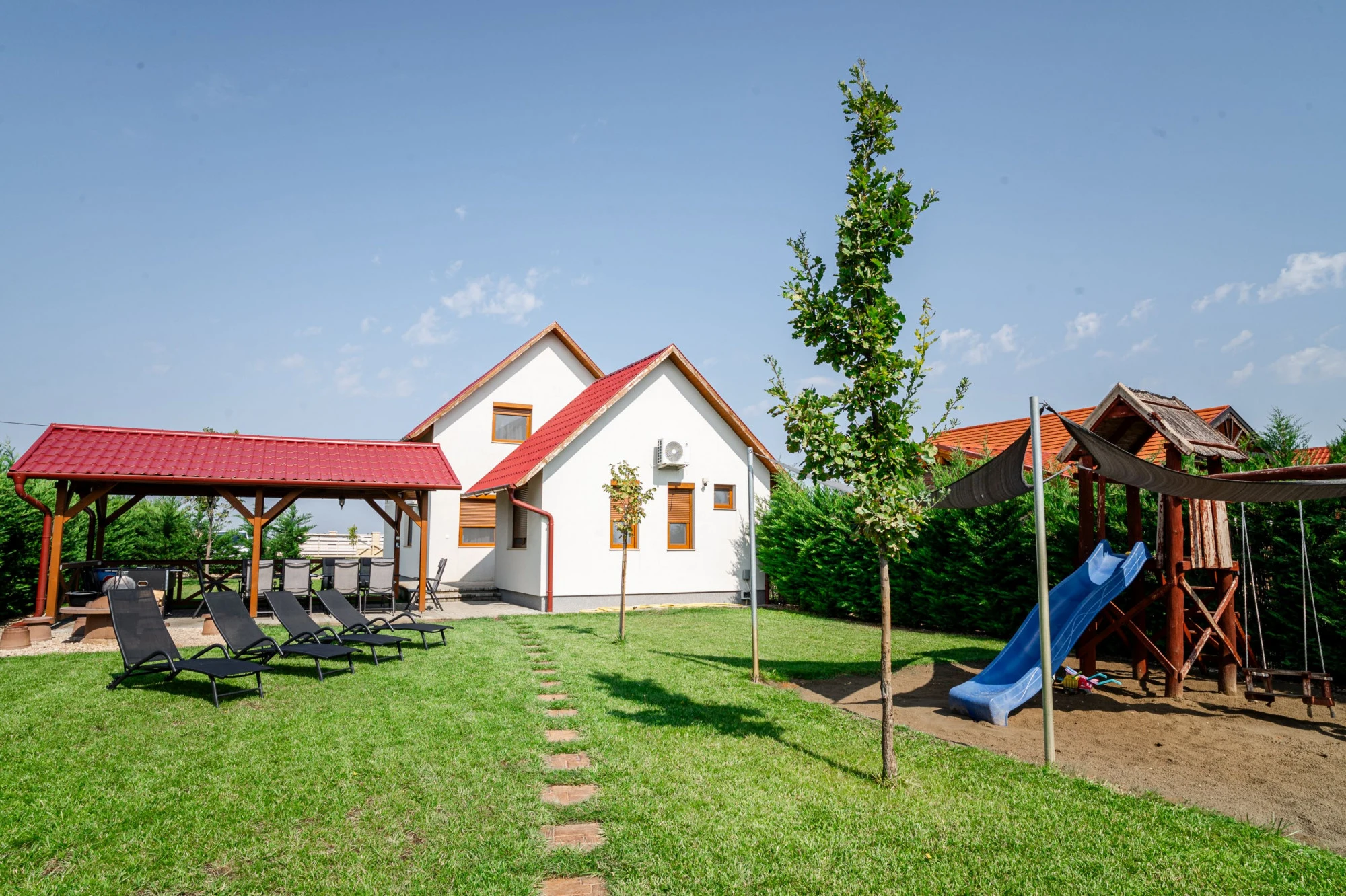 Nyaraló a vízpart felől