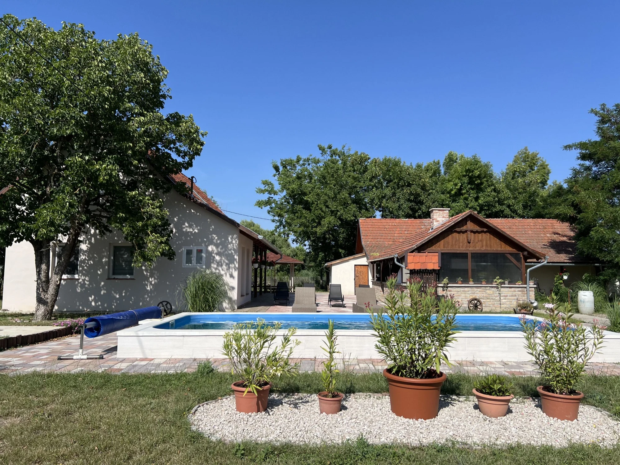 Két lakrészből álló, hangulatos tanya