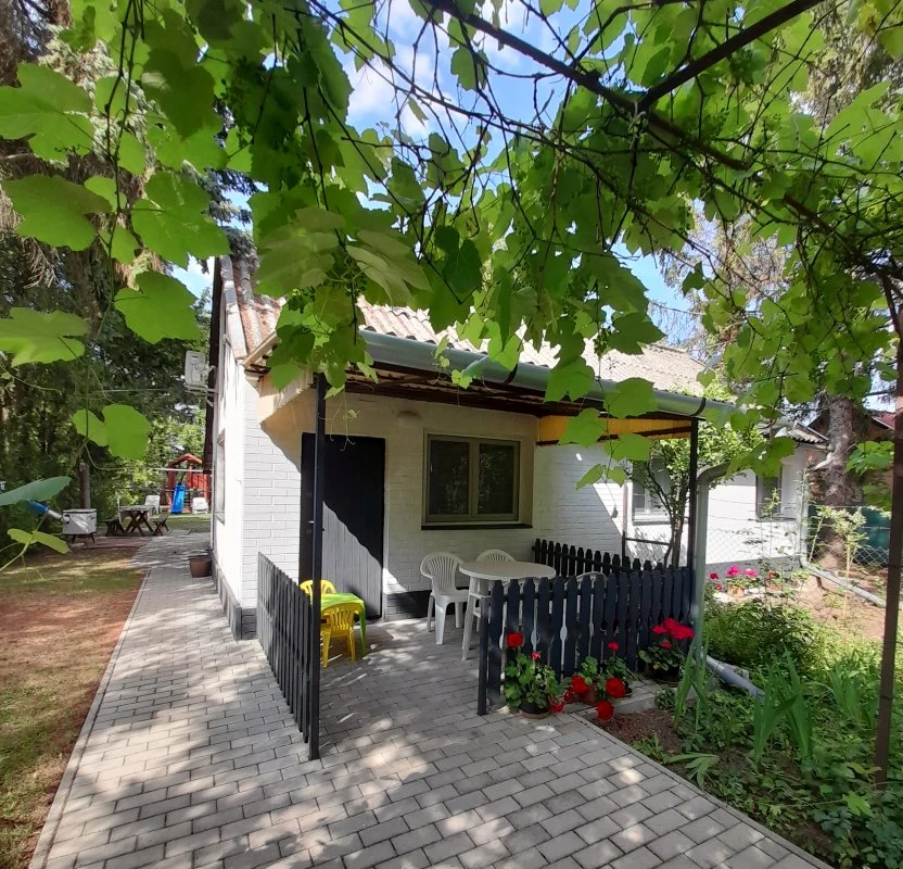 Az ikernyaraló árnyas fák ölelésében várja kedves Vendégeinket