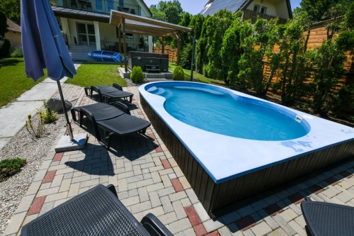 Medence,%20jacuzzi%20és%20SUP%20deszka