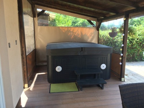 Hat%20személyes%20jacuzzi%20a%20teraszon