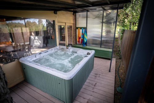 Jacuzzi%20a%20terasz%20mellett