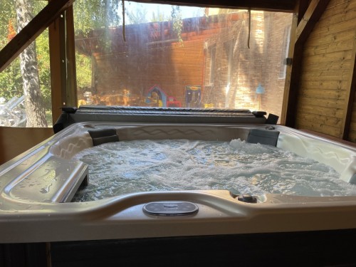 Jacuzzi%20és%20finn%20szauna%20fedett%20területen