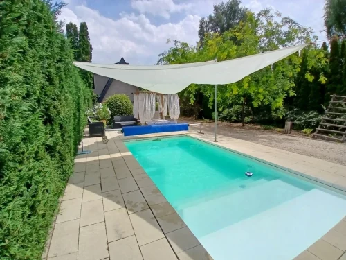 Hangulatos medence pergolával