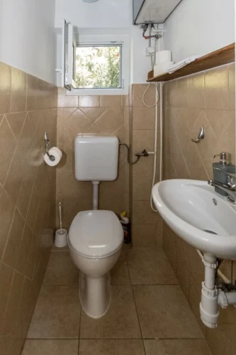 Különálló WC a földszinten