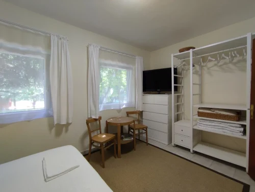 Földszinti klimatizált hálószoba babaágy nélkül