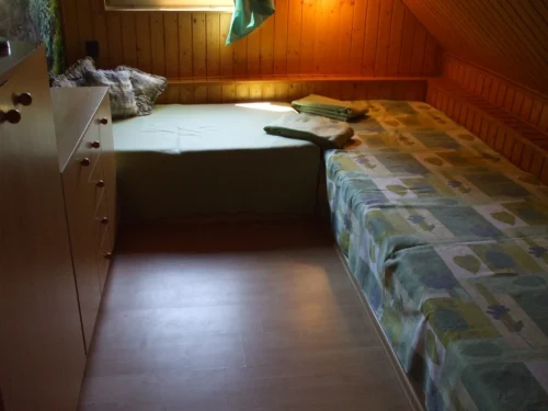 Emeleti kis szoba 3 főnek (nagyszobából nyílik)