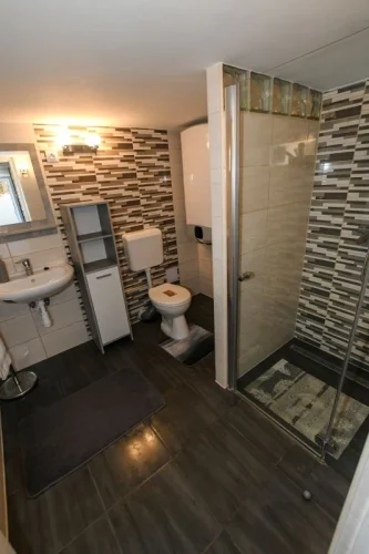 Zuhanyzós fürdőszoba