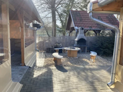 Sütögető, bográcsozó és grillező a kertben