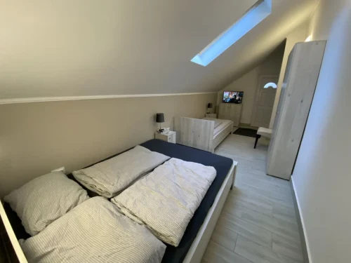 A külön bejáratú lakrész TV-vel