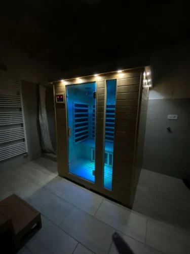 Turmalin köves infraszauna a relaxációs részlegben