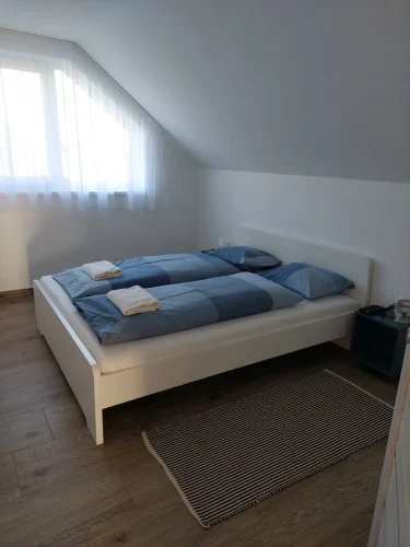 Emeleti franciaágyas hálószoba 1.