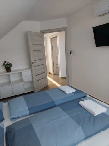 Emeleti franciaágyas hálószoba 2.