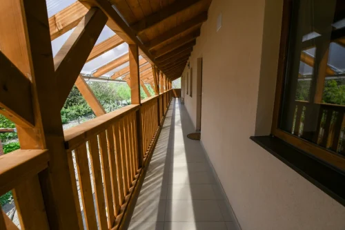 Emeleti közlekedő, ahonnan a 3 külön hálószoba nyílik