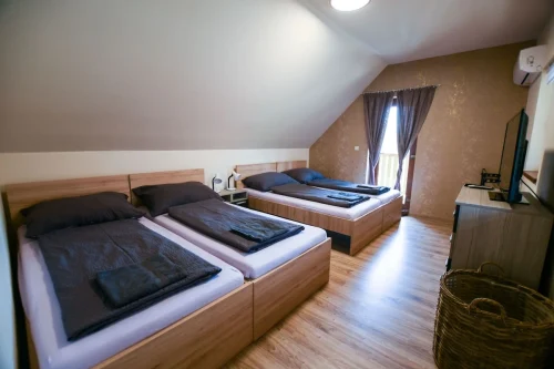 Emeleti háló 1. (a 2. emeleti háló is hasonló elosztású és stílusú)