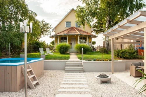 Nyaraló a vízpart felől