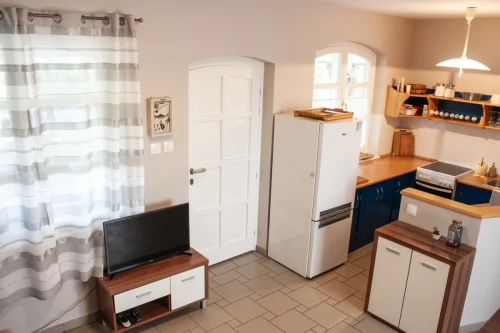 Közlekedő és konyha a földszinten