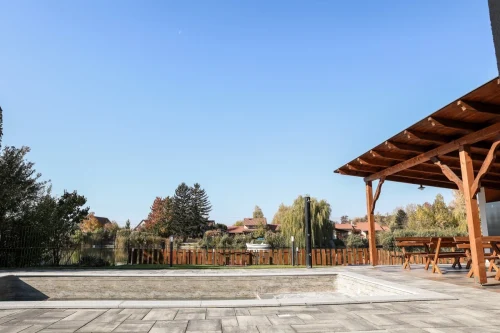 3,5 x 7,5 m-es süllyesztett, kültéri medence