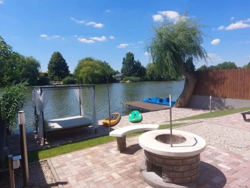 Kerti sütögetőhely, baldachinos napágy