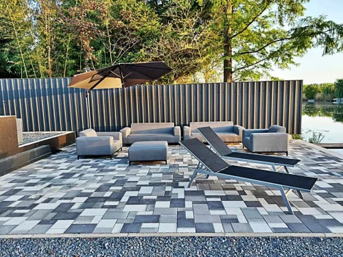 Külső közösségi tér a sütögető mellett