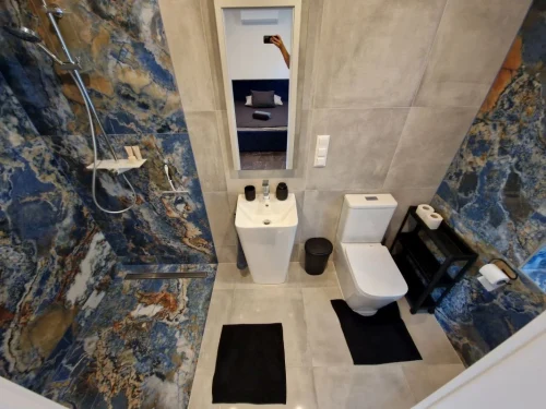 Zuhanyzós fürdőszoba