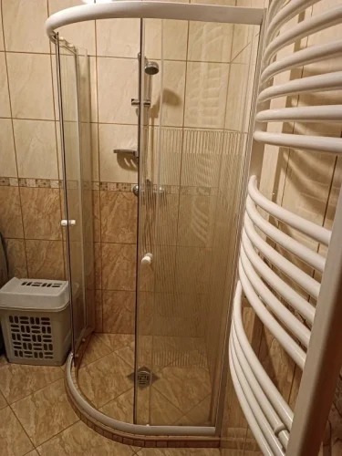 Zuhanyzós fürdőszoba