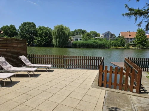 Elkerített, kiépített vízpart