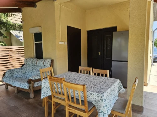 Kerti bútorok a teraszon