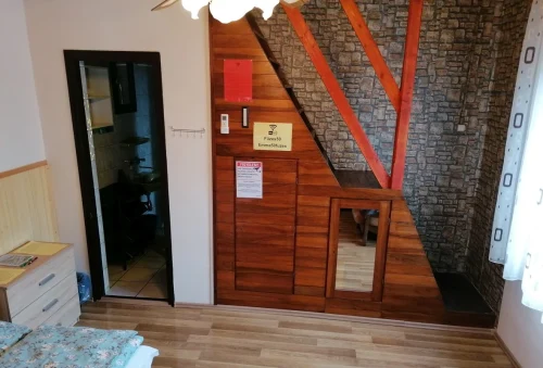 Fürdőszoba és lépcső