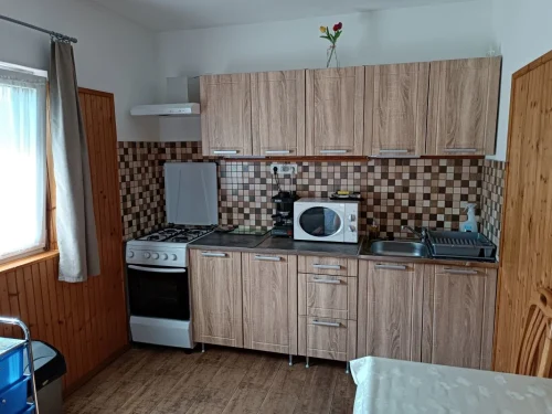 Teljeskörűen felszerelt konyha