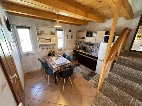 Étkező és felszerelt konyha