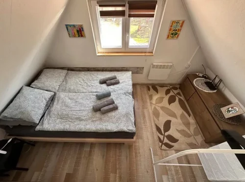 Emeleti háromszemélyes hálószoba