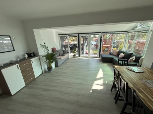 Tágas, nappali panorámás kilátással