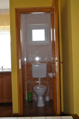 További mellékhelyiség a földszinten