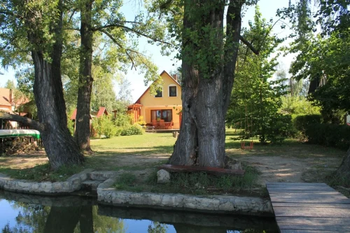 A nyaraló látképe a vízről