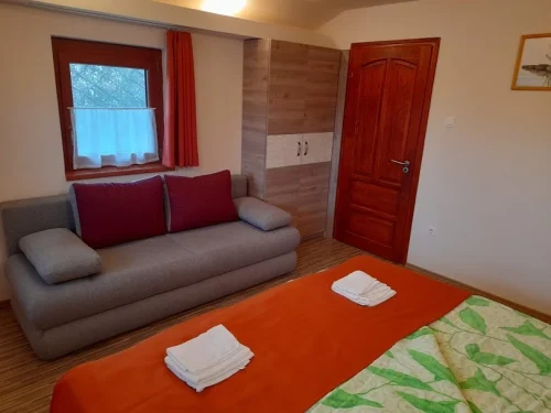 Emeleti kihúzható két személyes ágy