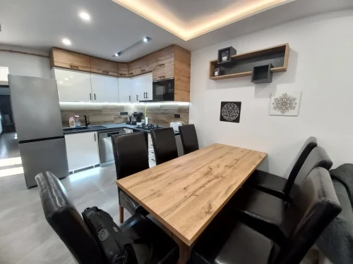 Földszint: modern konyha és étkező