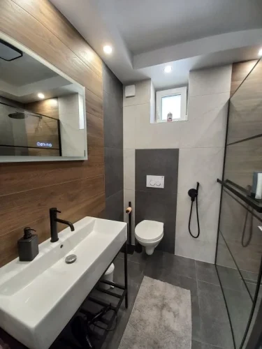 A 3 fürdőszoba egyike