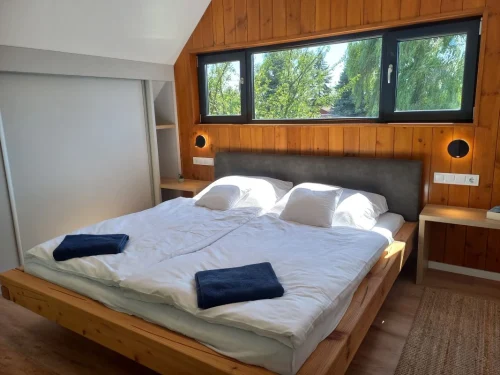 Franciaágy a galériában