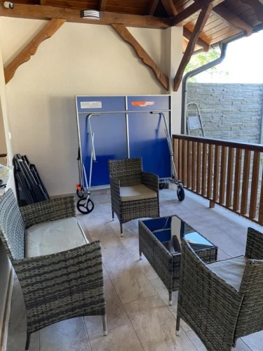 Műrattan kerti bútorok és pingpongasztal