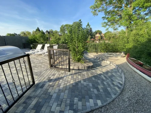 Elkerített vízpart