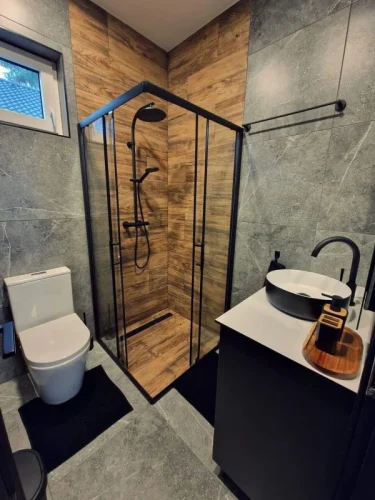 A 12 fürdőszoba egyike