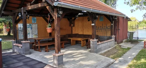 Két oldalról zárt kerti pihenő