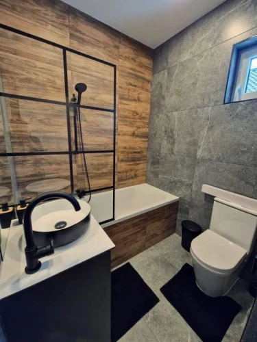 A 6 fürdőszoba egyike