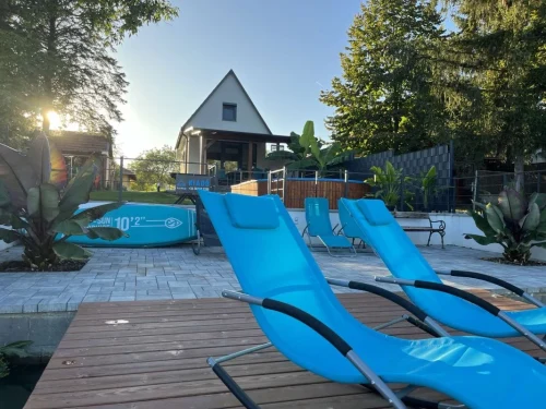 Nyaraló a napozóteraszról