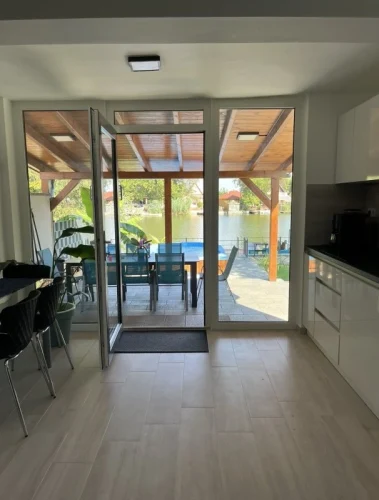 Modern étkező és konyha