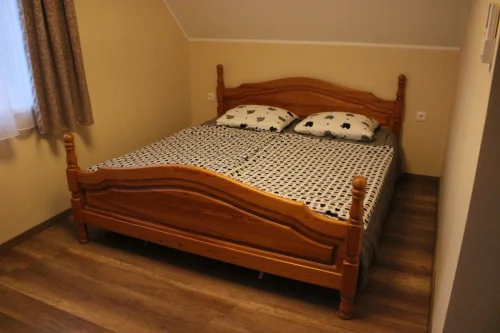 Emeleti franciaágyas hálószoba