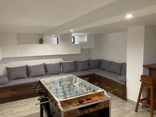 Közösségi tér a pinceszinten