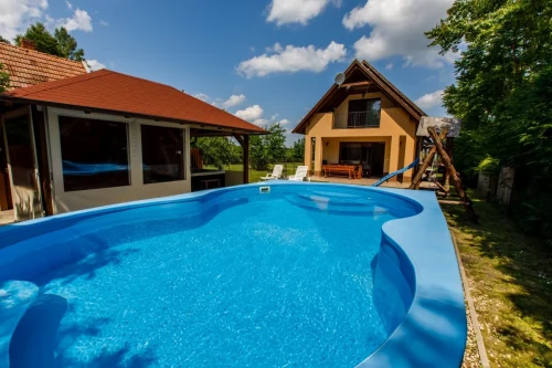 5,2 x 3,1 x 1 méteres kültéri medence