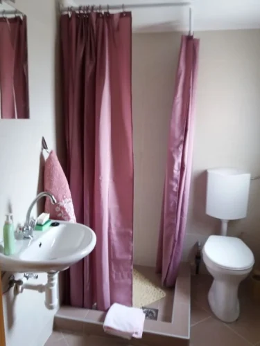 Tusolós fürdőszoba és WC